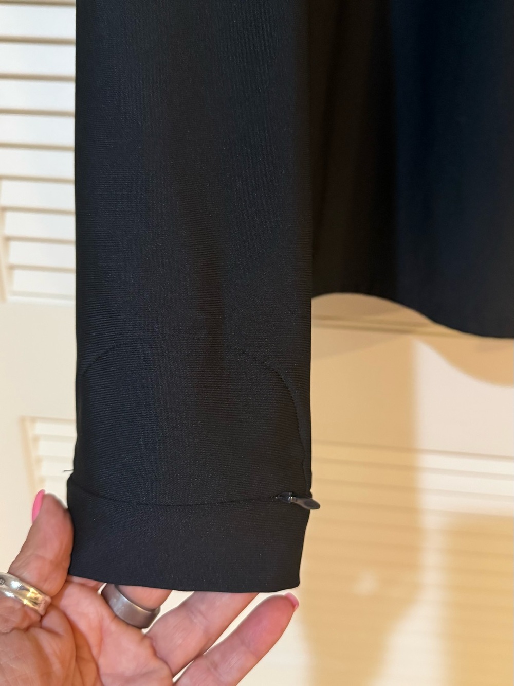 Under Armour Black 1/4 Zip Long Sleeve Pullover XL with Little sleeve pocket - Picture 8 of 8